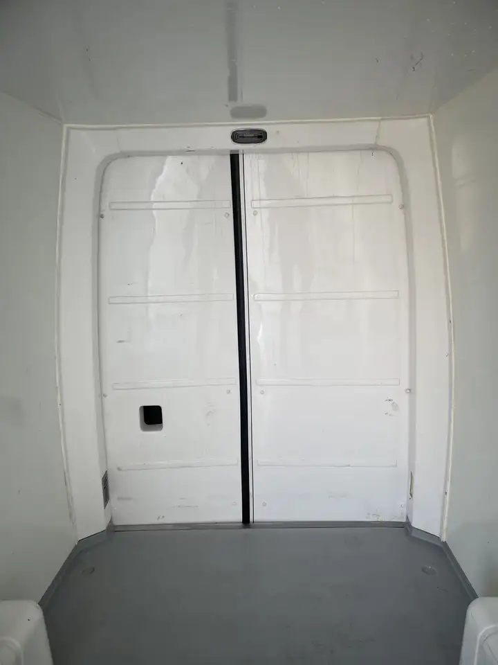Mercedes-Benz Sprinter - Image 29