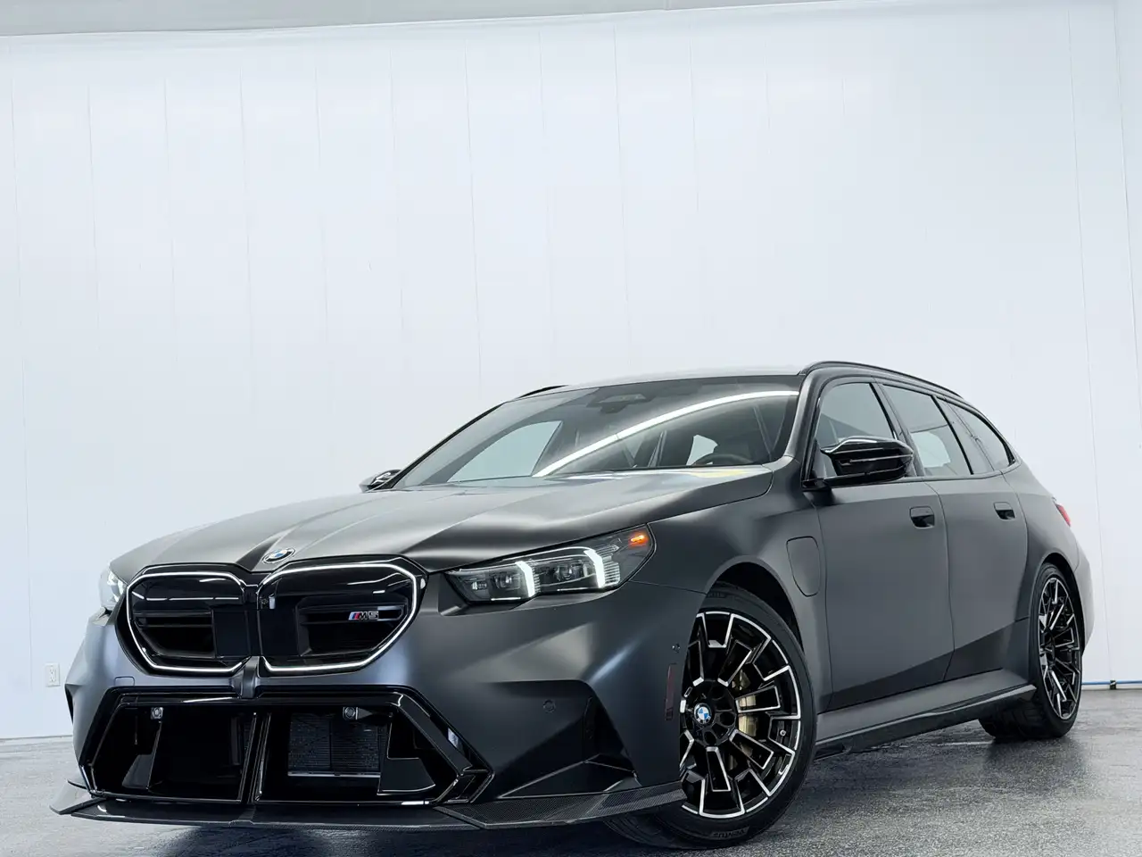 BMW M5 - Image 2