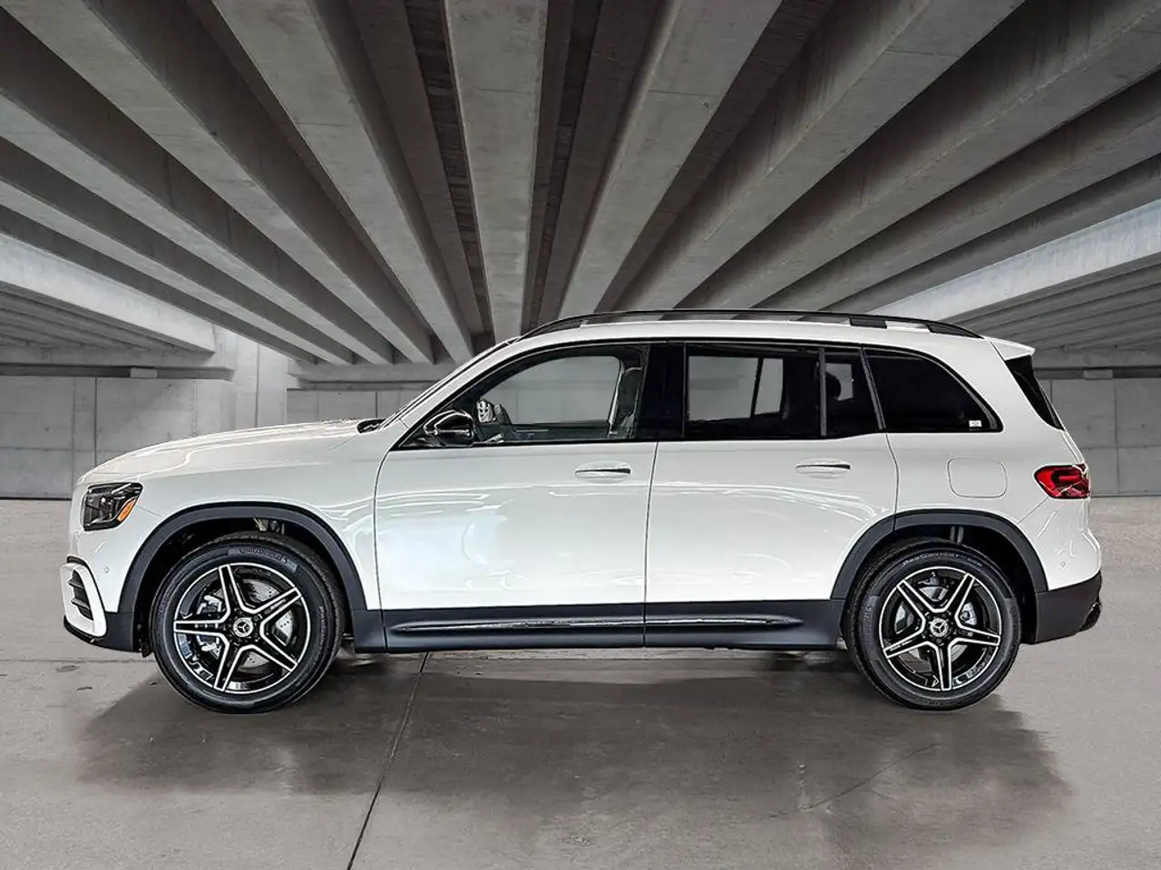 Mercedes-Benz GLB - Image 2