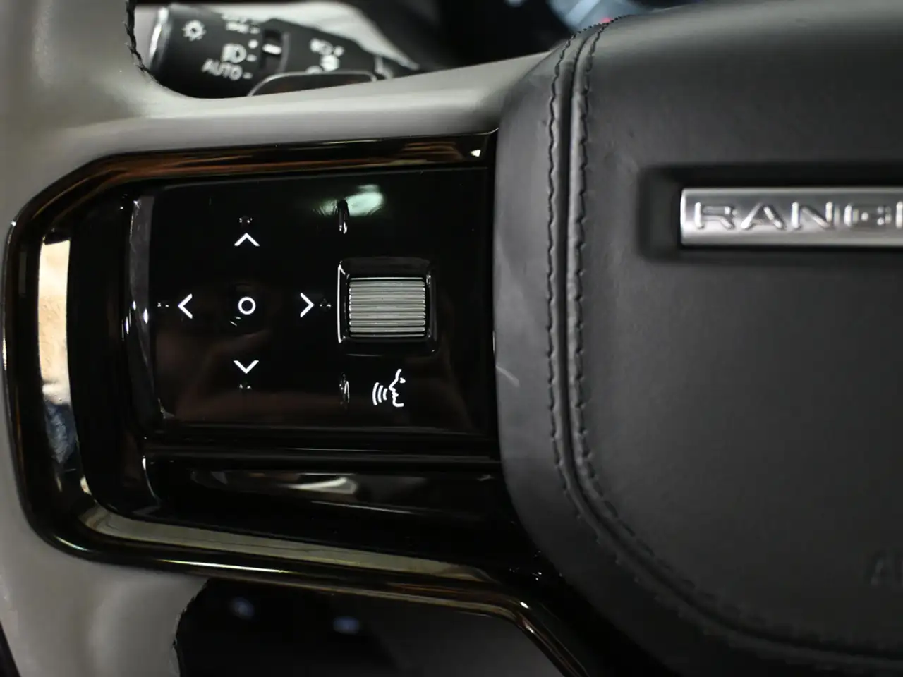 Land Rover Range Rover Velar - Image 15