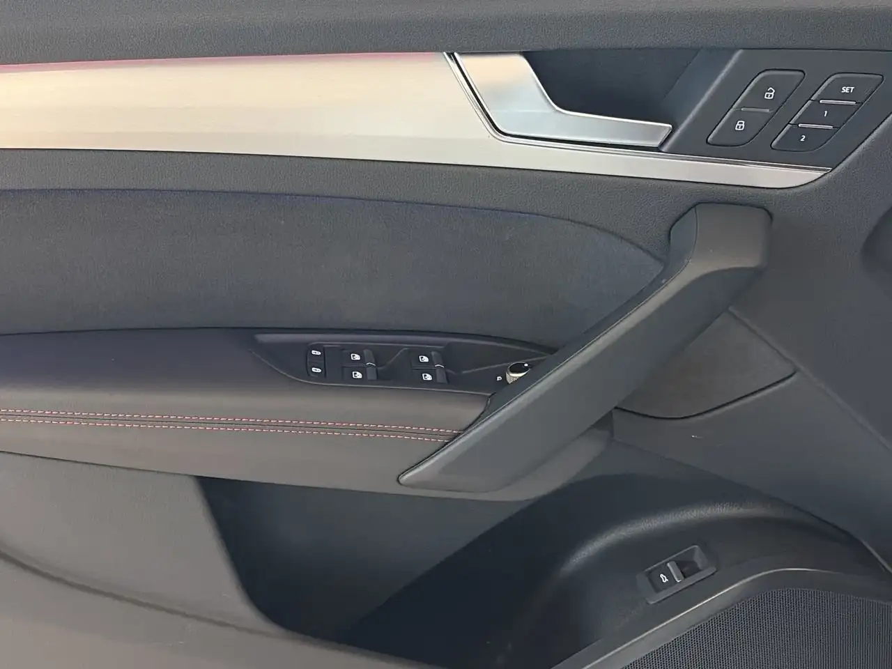 Audi SQ5 - Image 21