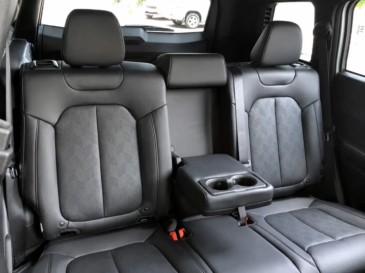 Jeep Cherokee - Image 32