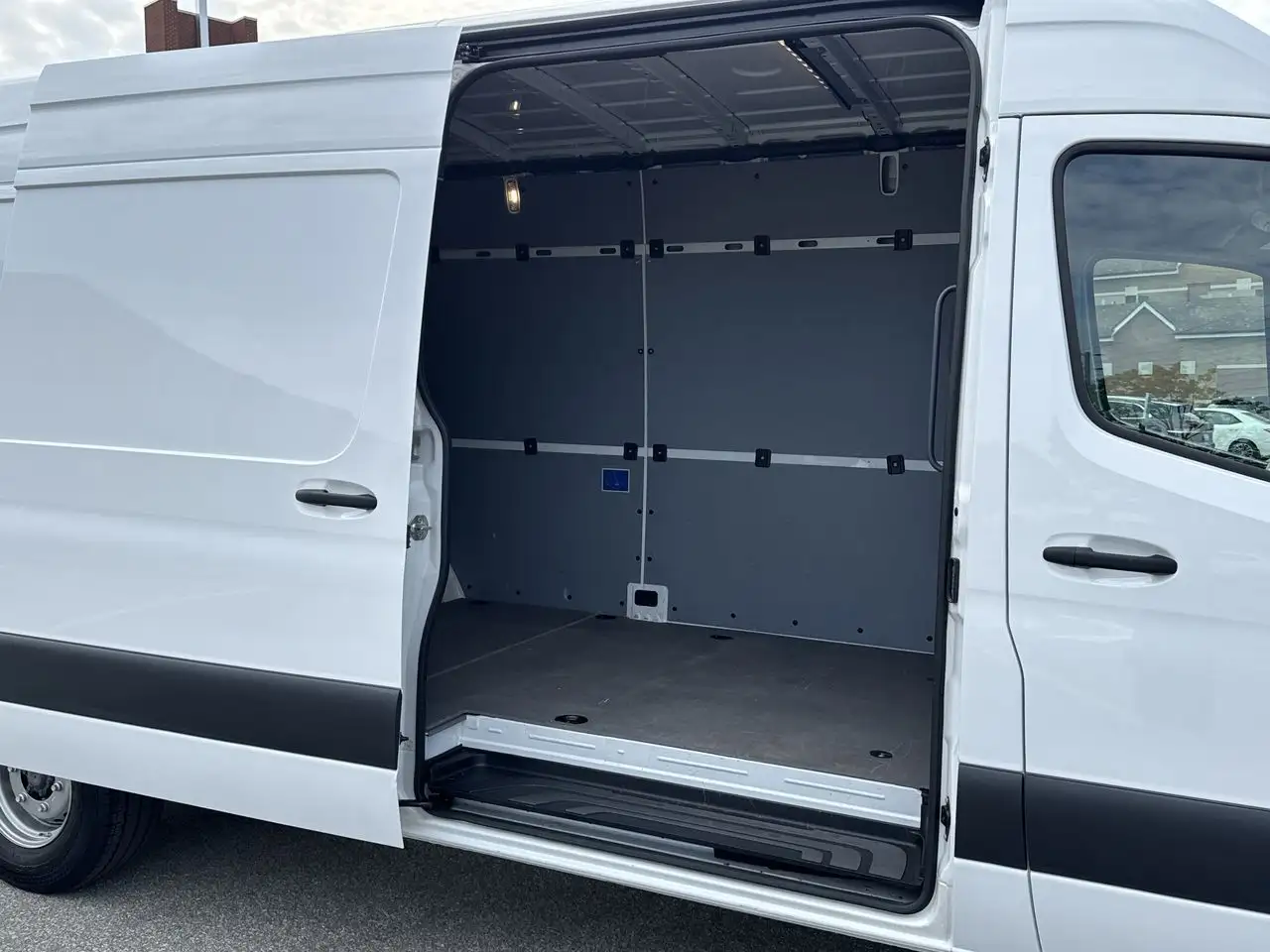 Mercedes-Benz Sprinter - Image 14
