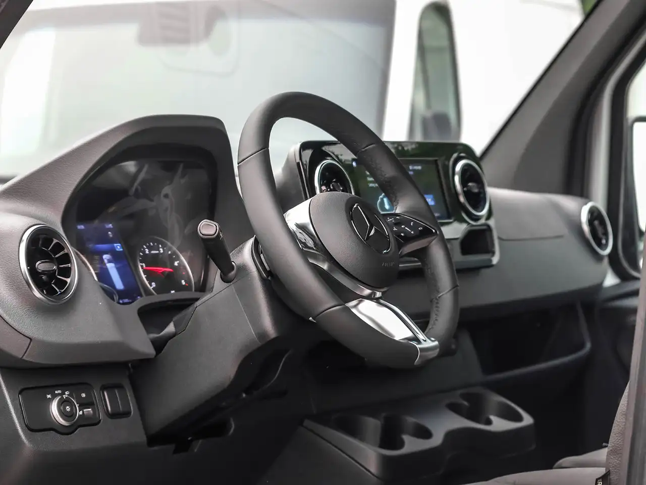 Mercedes-Benz Sprinter - Image 14