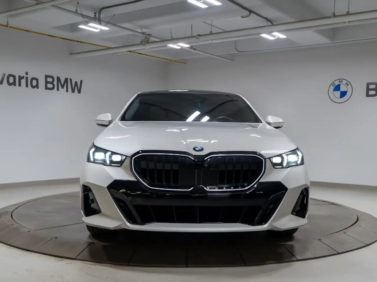 BMW 5 Series - Image 8