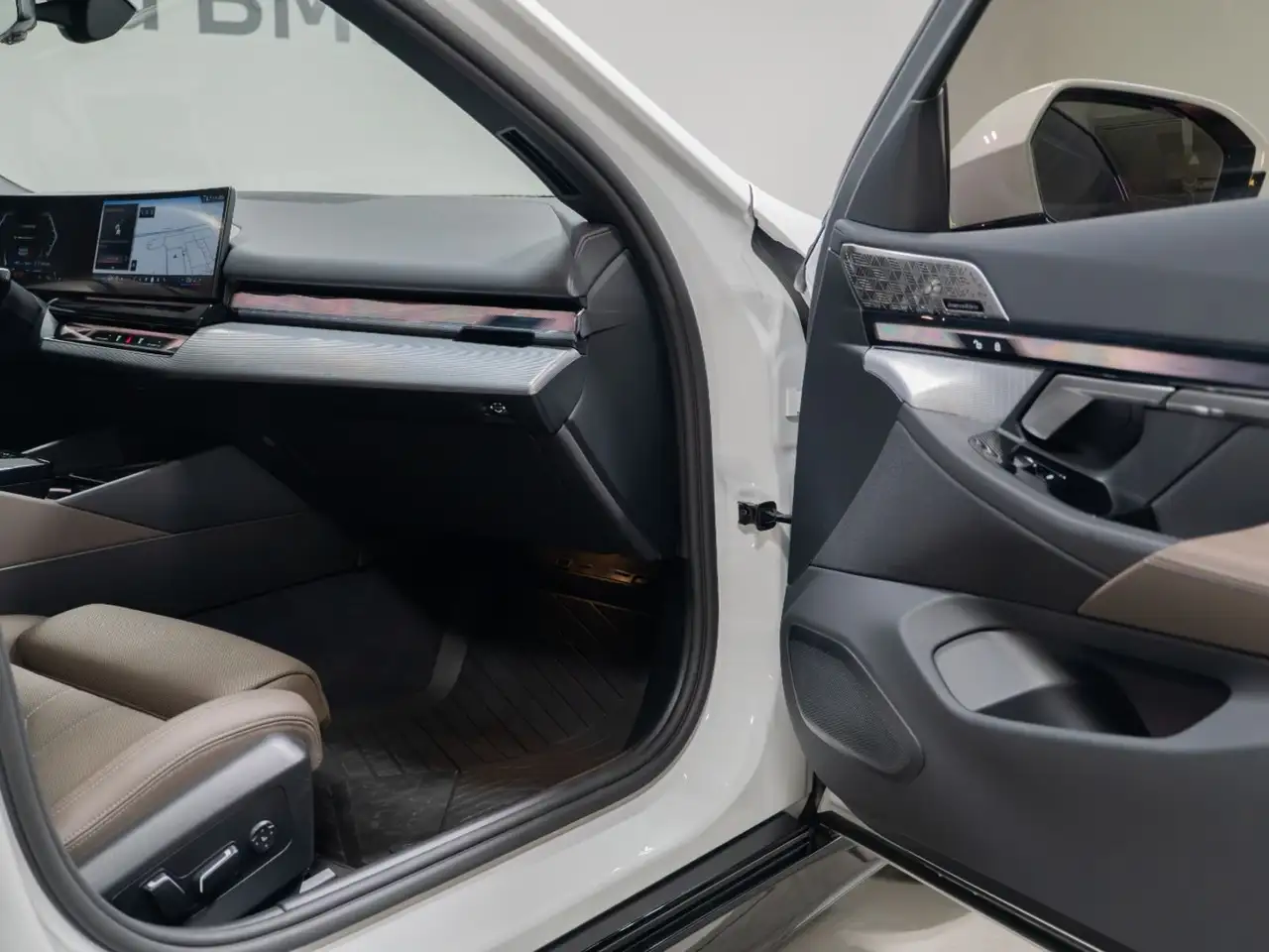 BMW 5 Series - Image 22