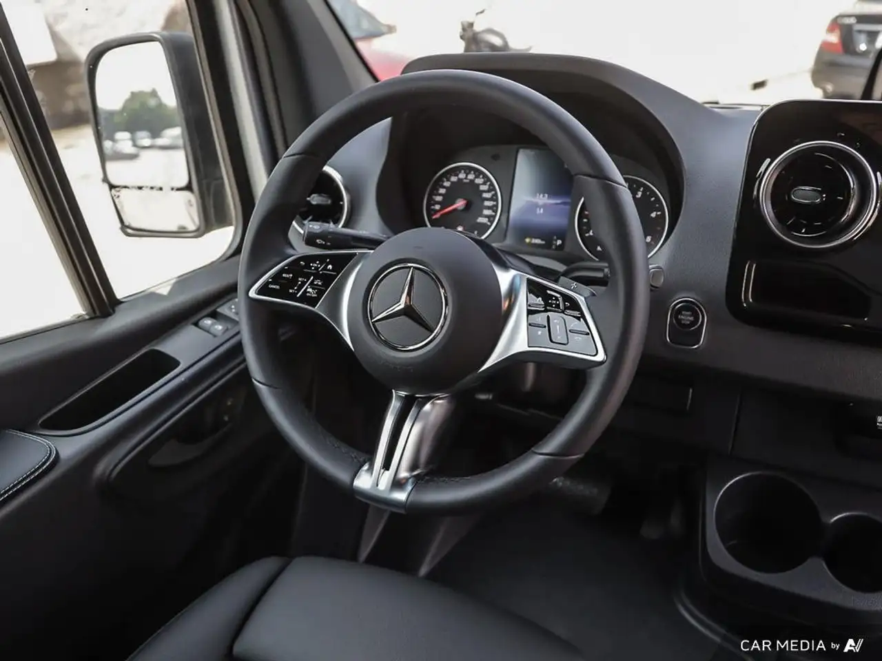 Mercedes-Benz Sprinter 2500 - Image 25