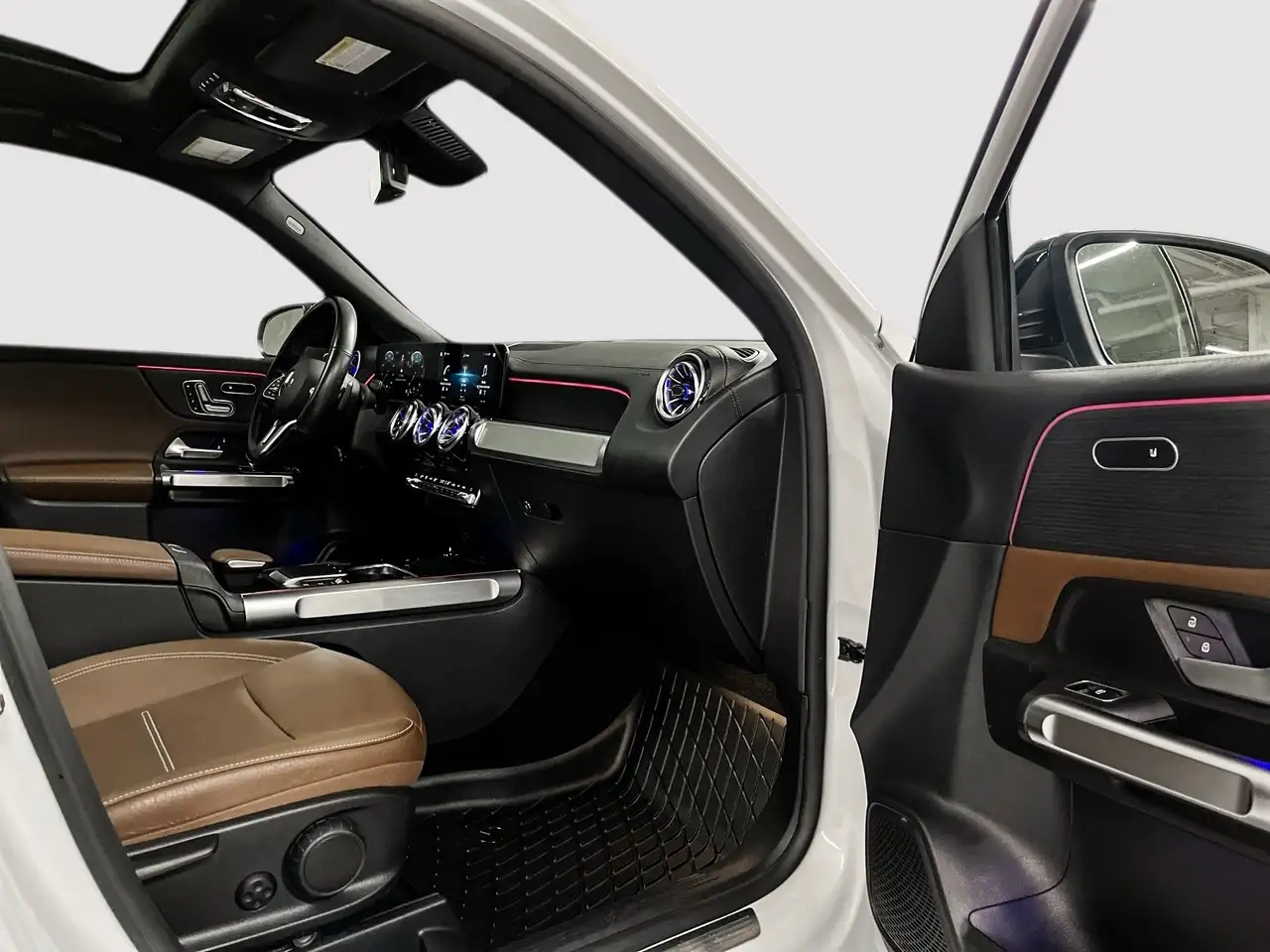 Mercedes-Benz GLB - Image 22