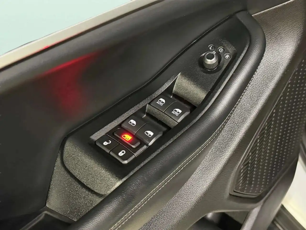 Jeep Grand Cherokee - Image 18
