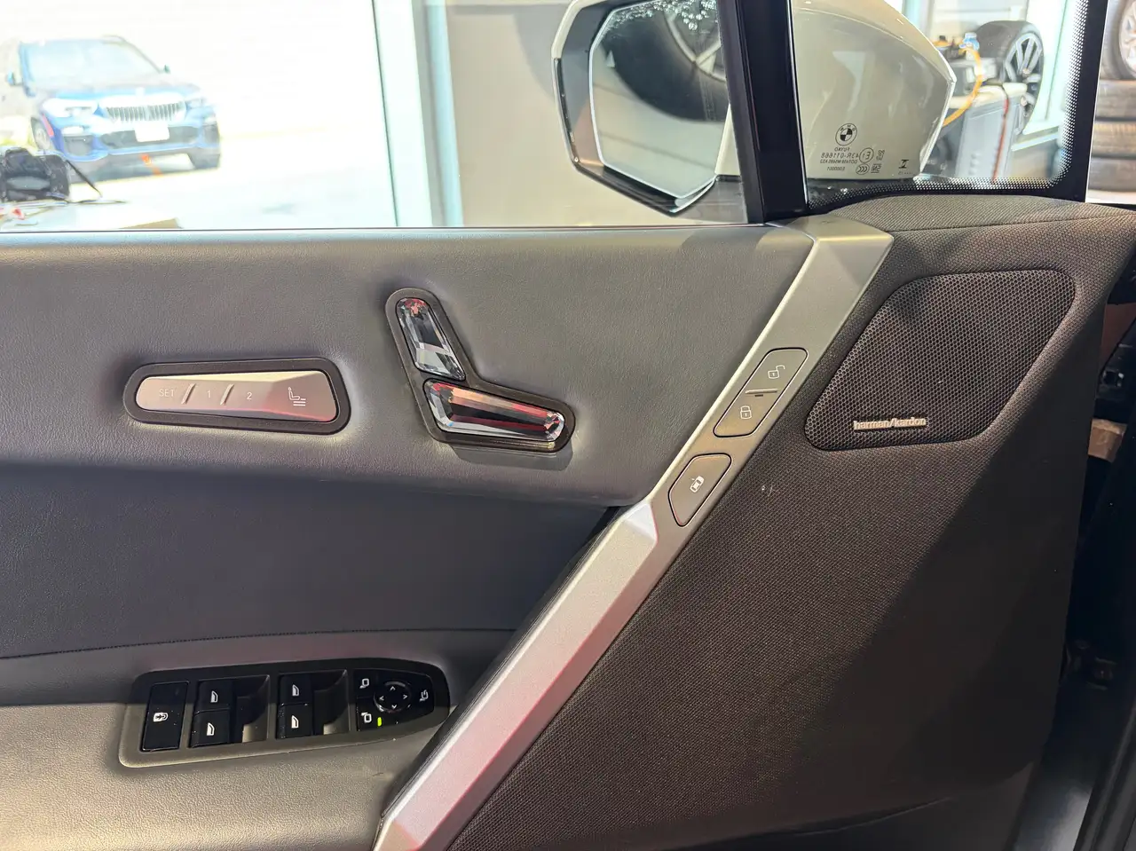 BMW iX - Image 12