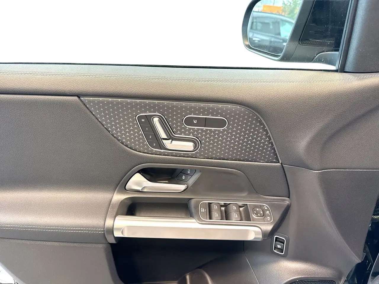 Mercedes-Benz EQB - Image 17