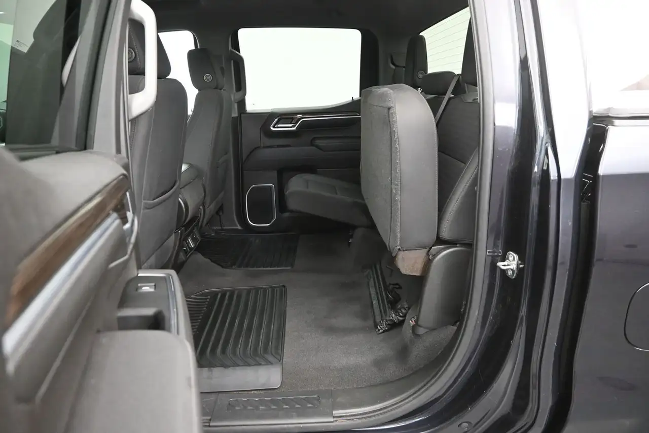 Chevrolet Silverado 1500 - Image 16