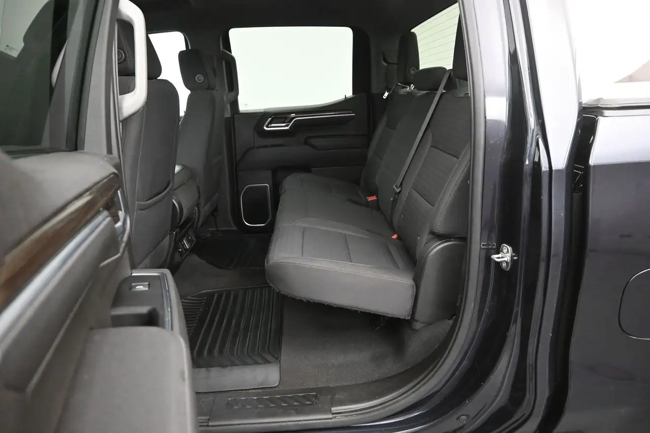 Chevrolet Silverado 1500 - Image 15