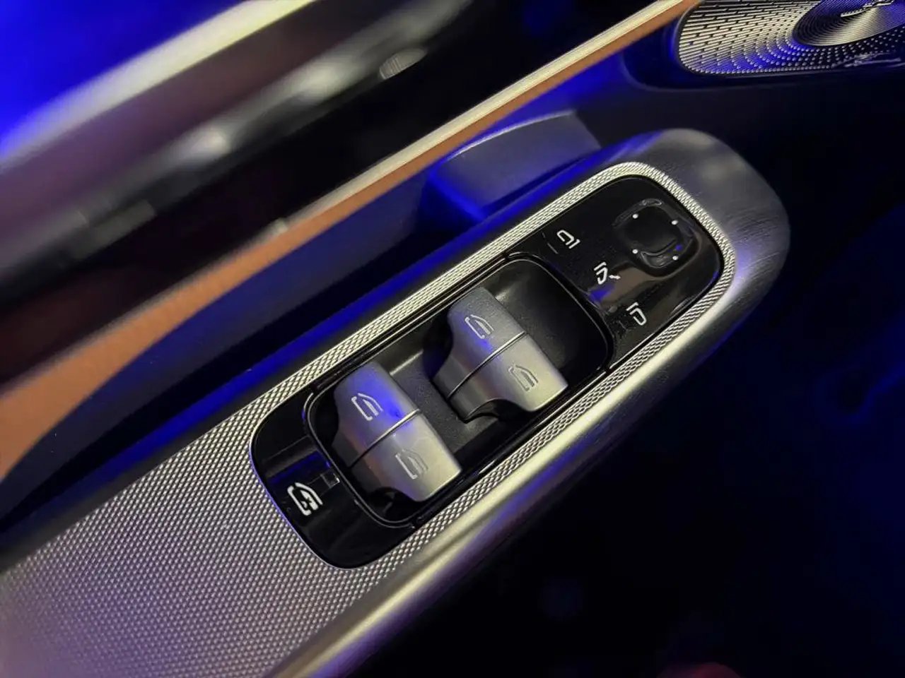 Mercedes-Benz GLC - Image 22