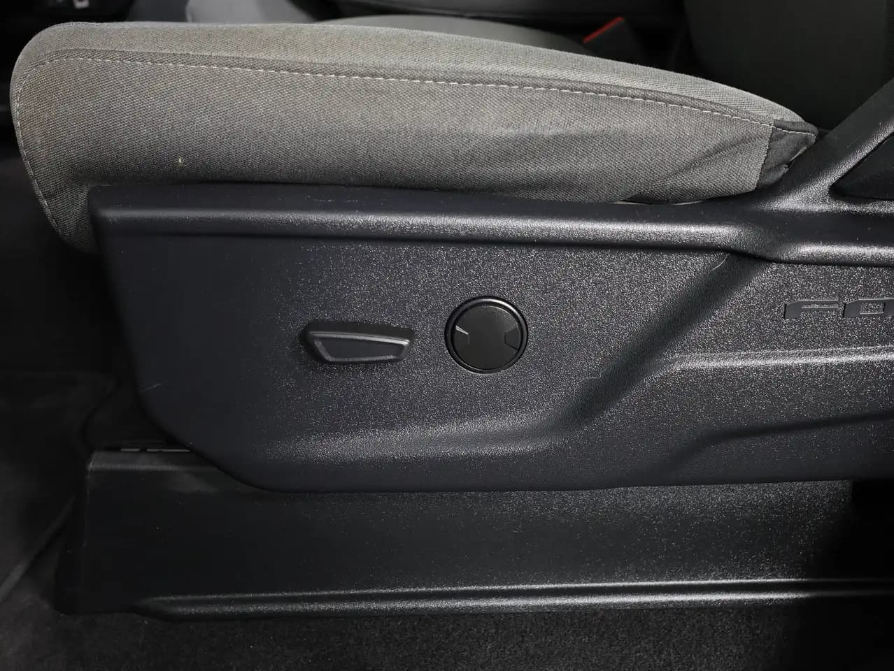 Ford F-150 - Image 20