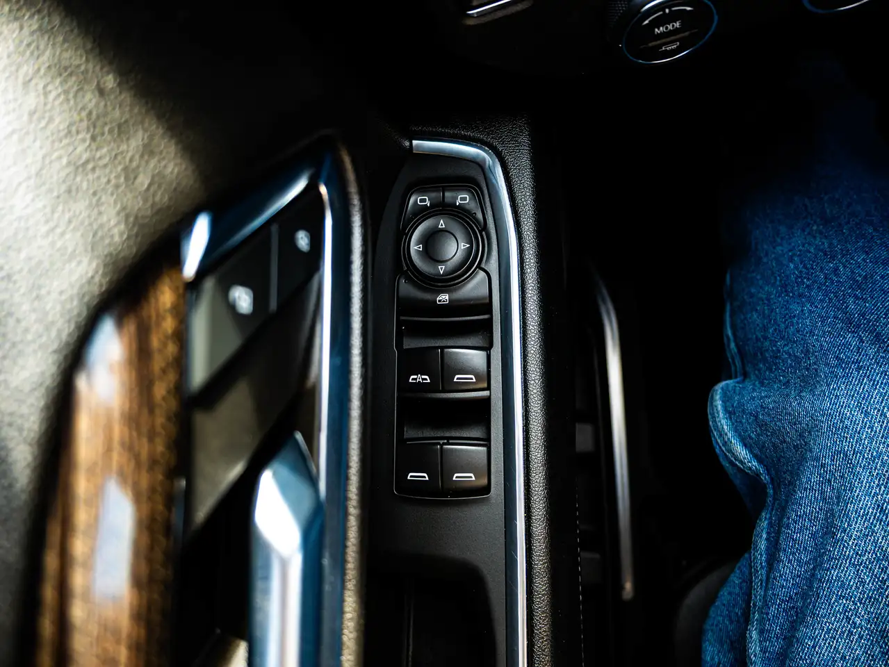 Chevrolet Silverado 1500 - Image 17