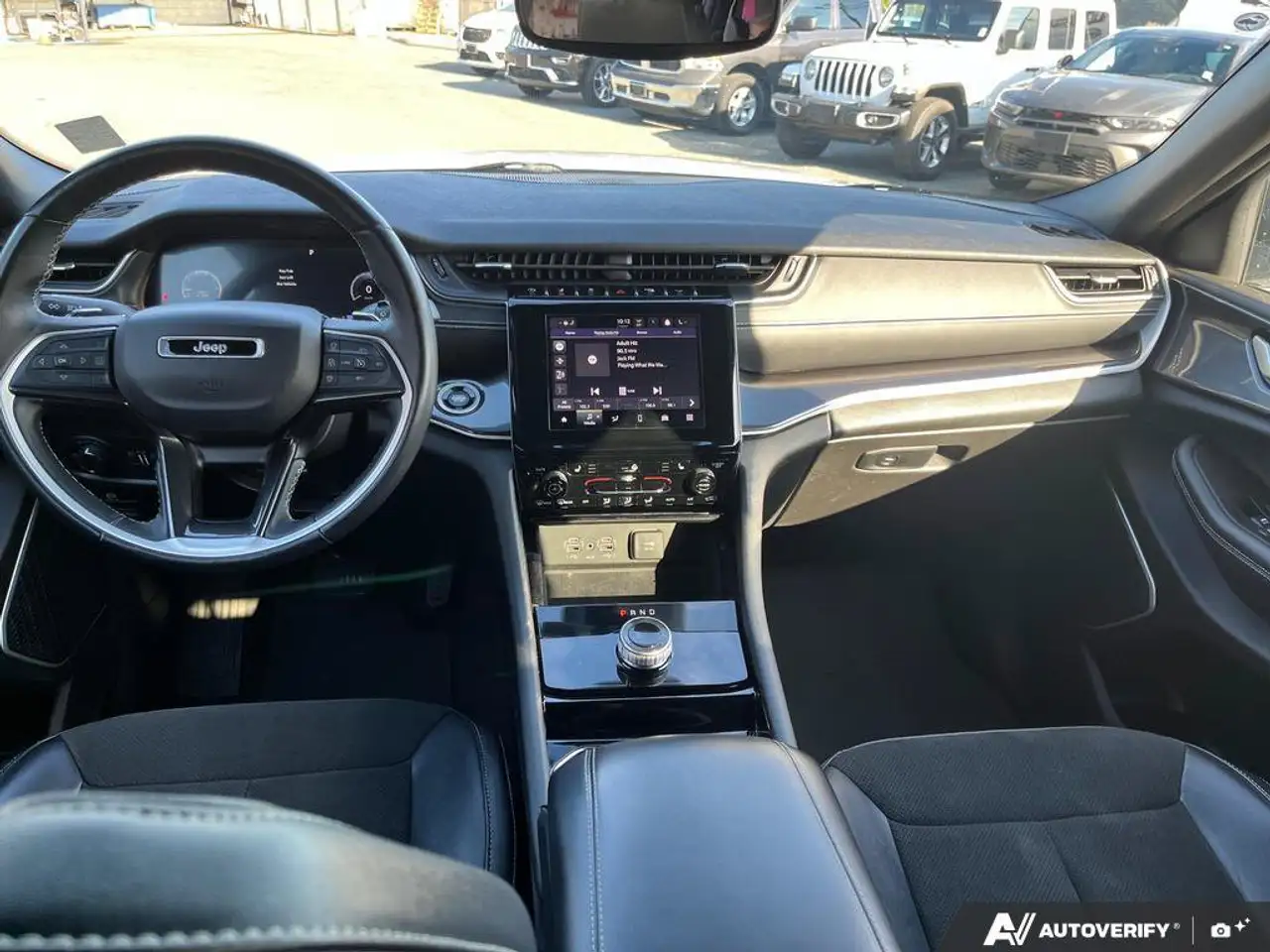 Jeep Grand Cherokee - Image 24