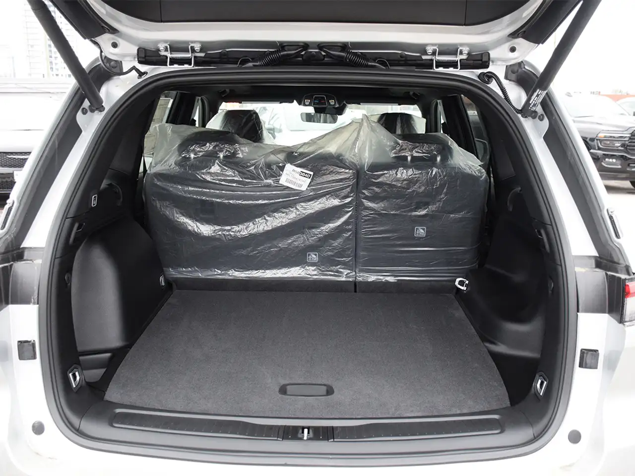 Jeep Grand Cherokee - Image 6