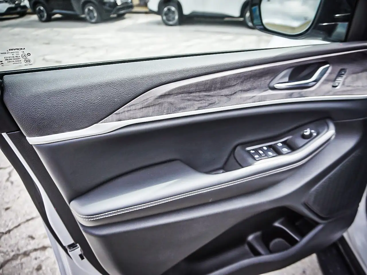 Jeep Grand Cherokee - Image 12