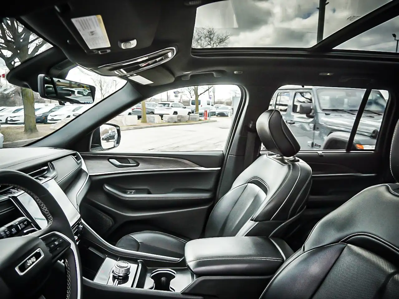 Jeep Grand Cherokee - Image 14