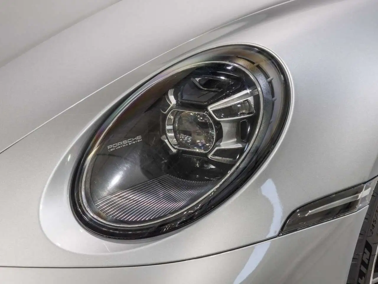 Porsche 911 - Image 9