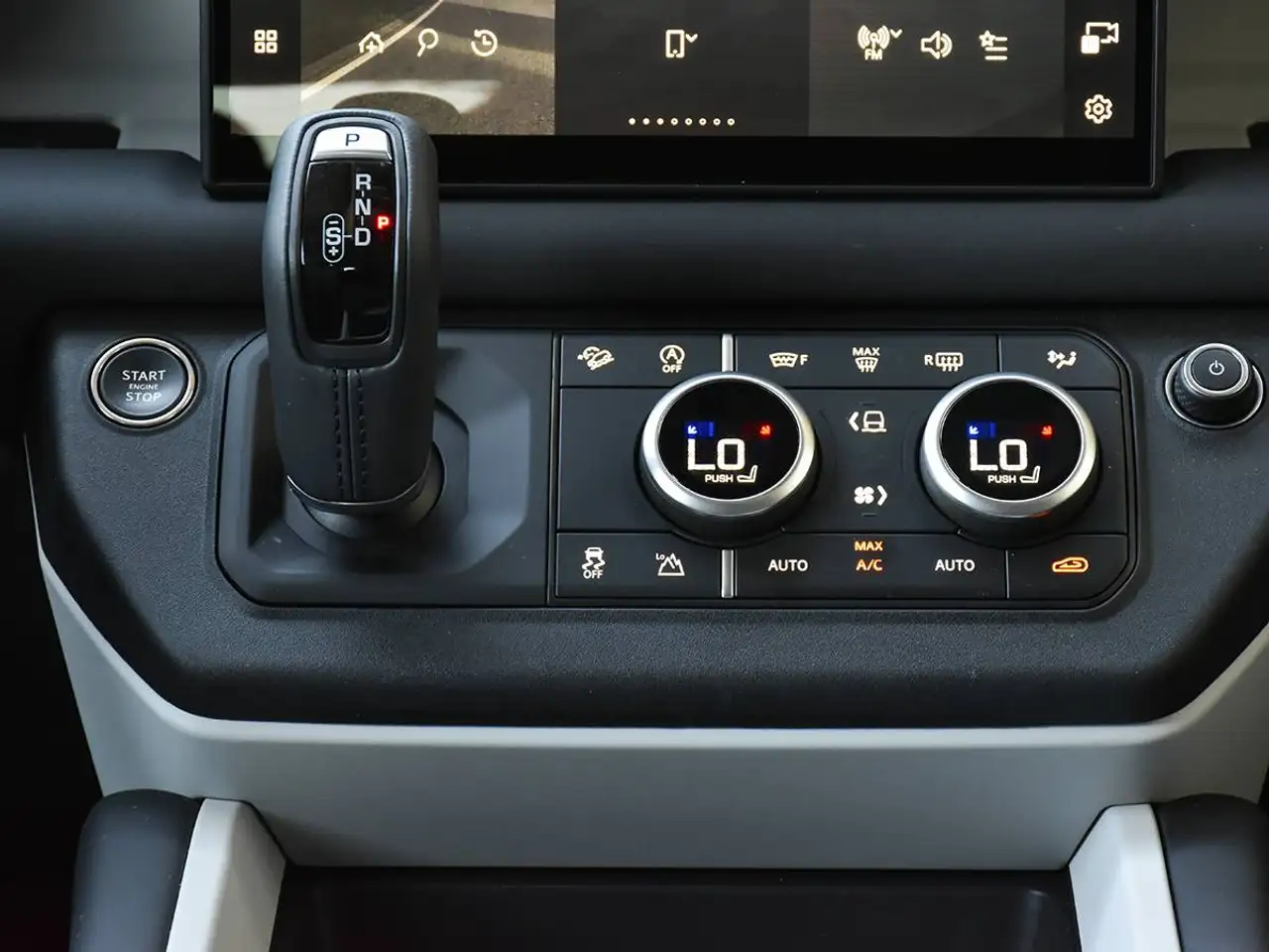 Land Rover Defender - Image 25