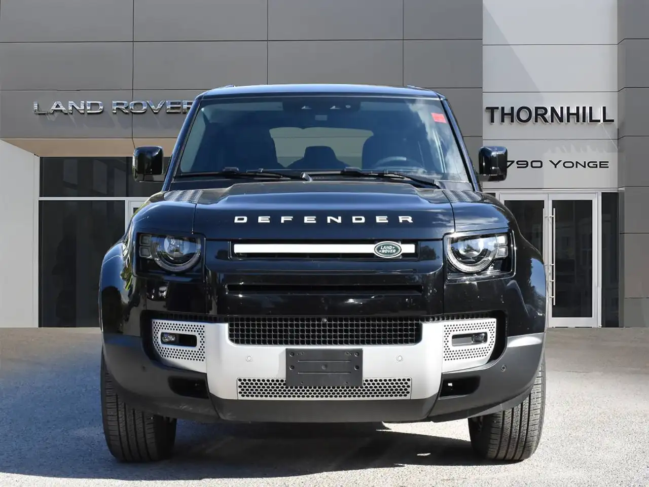 Land Rover Defender - Image 2