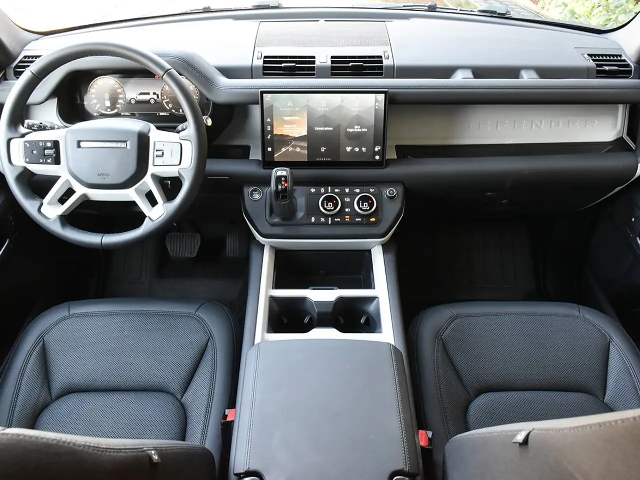 Land Rover Defender - Image 19