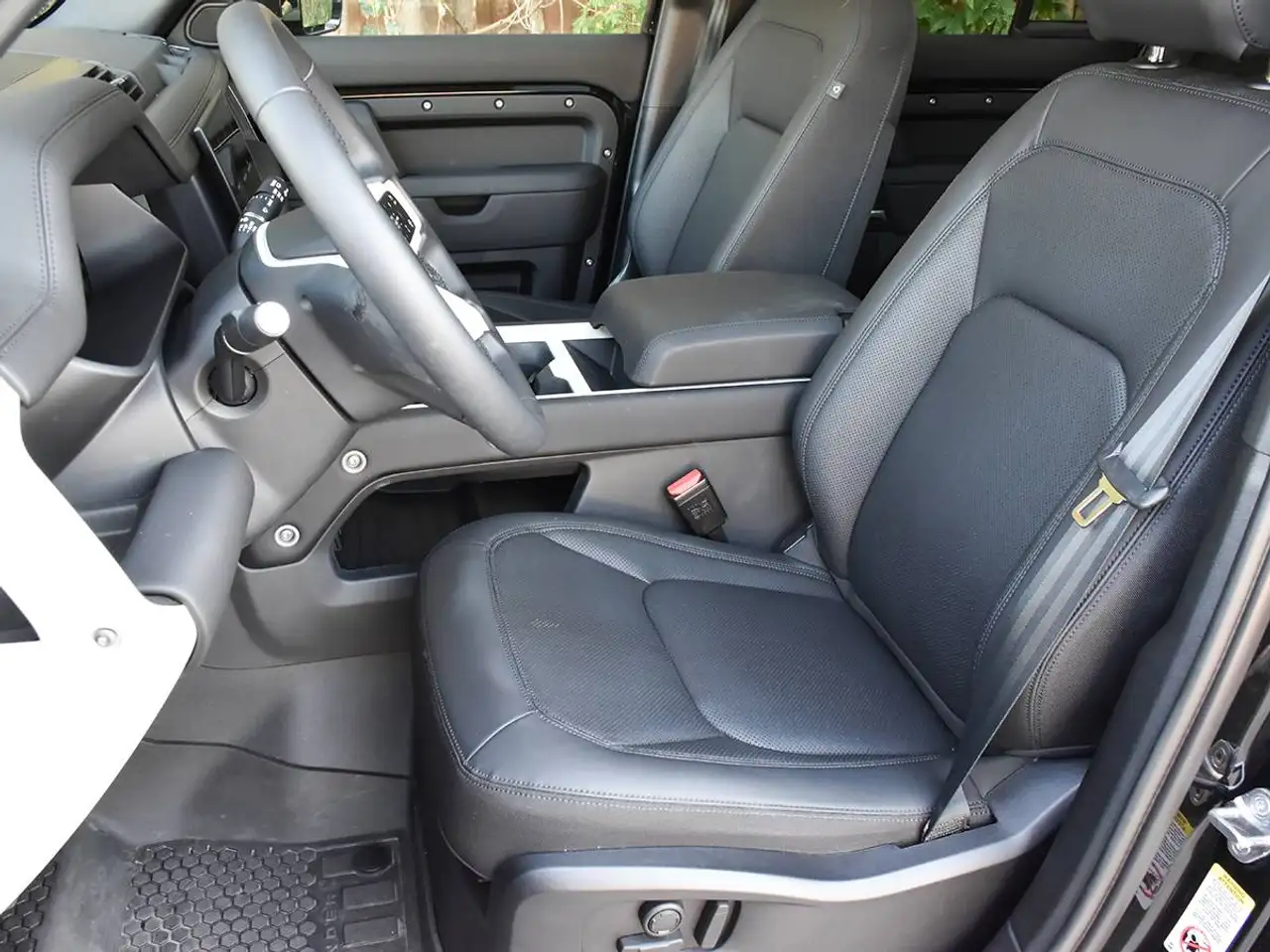 Land Rover Defender - Image 12