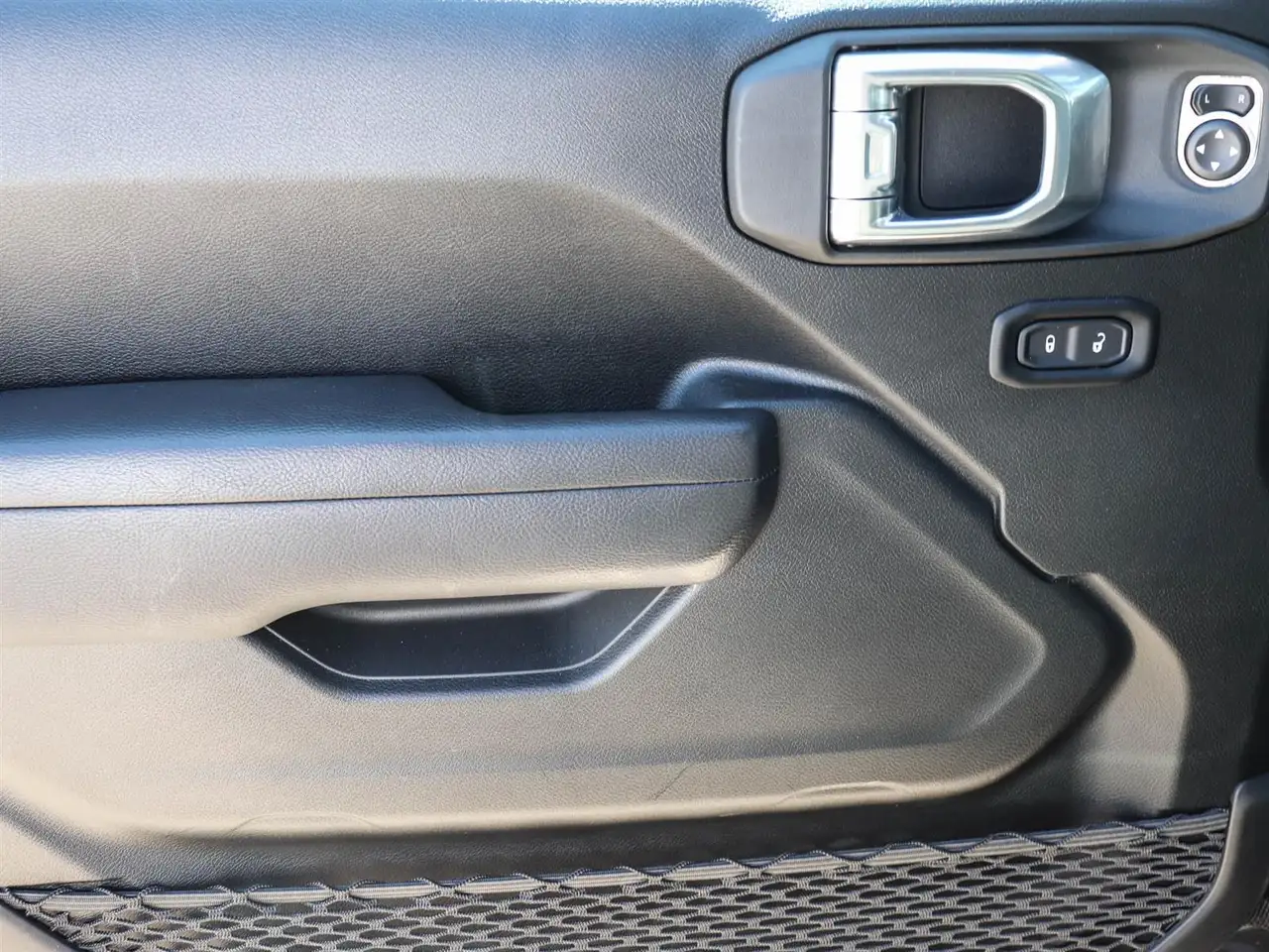 Jeep Wrangler - Image 8