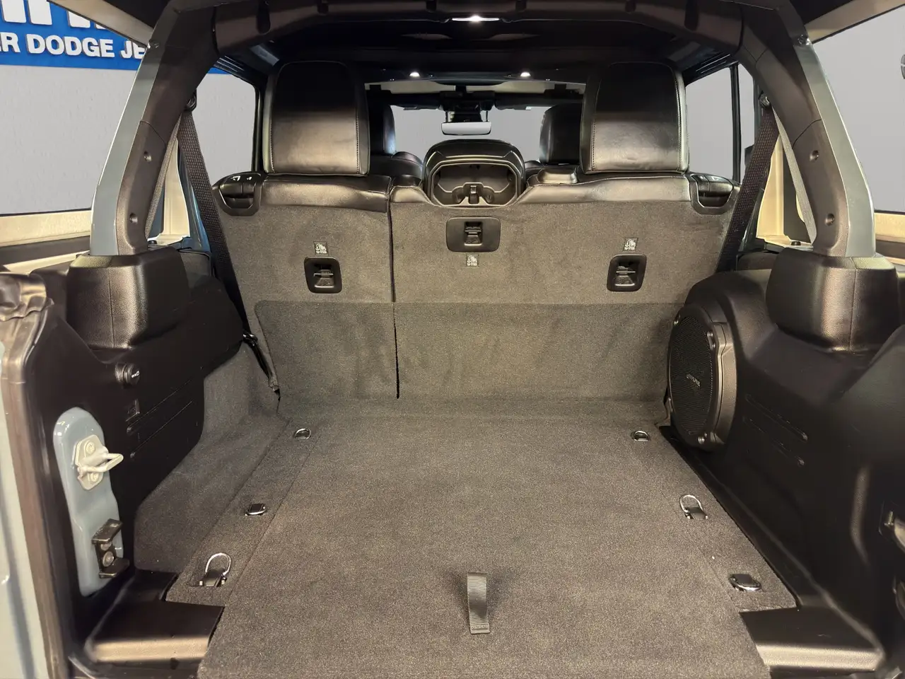 Jeep Wrangler - Image 20