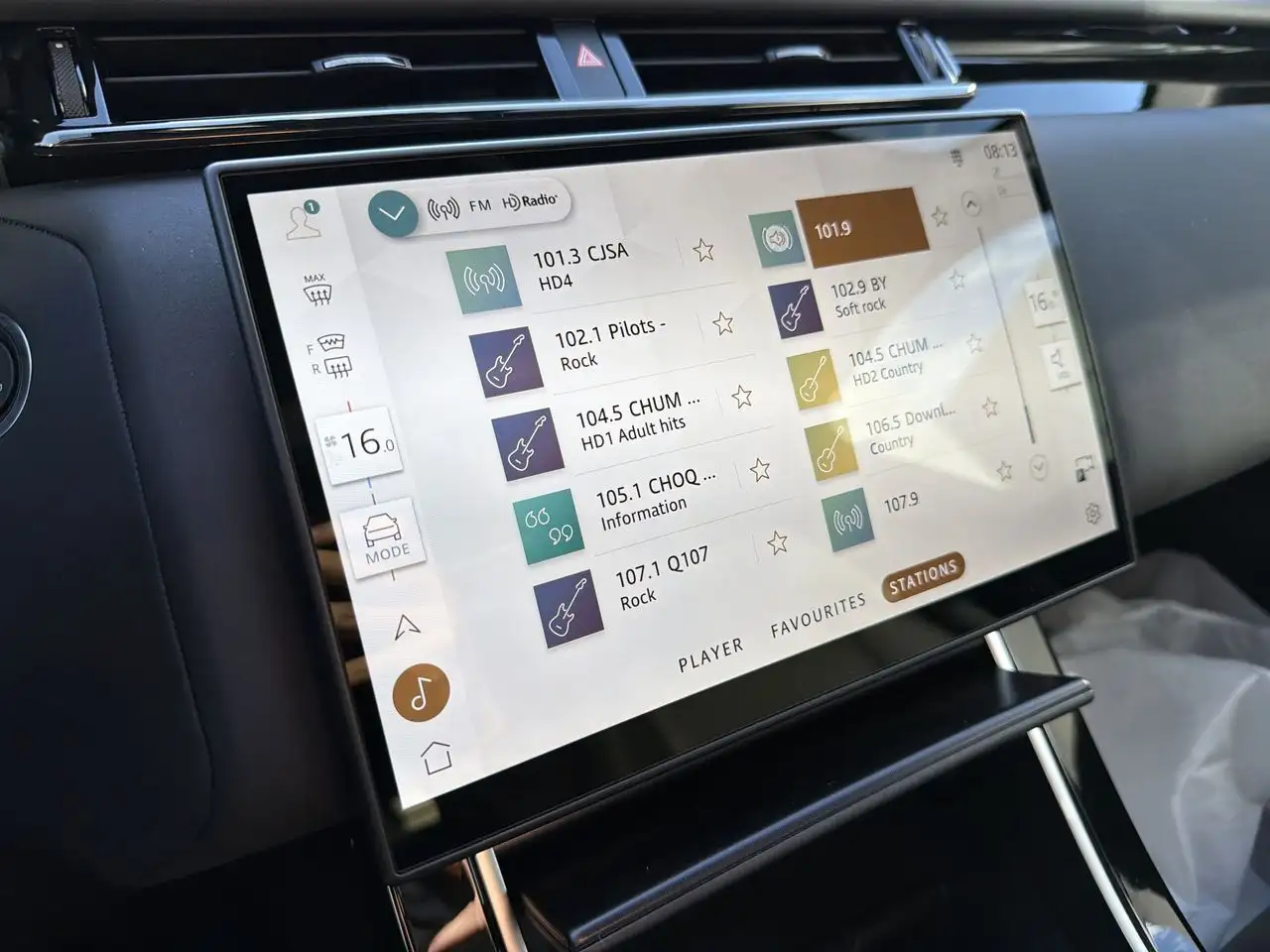 Land Rover Range Rover Velar - Image 13