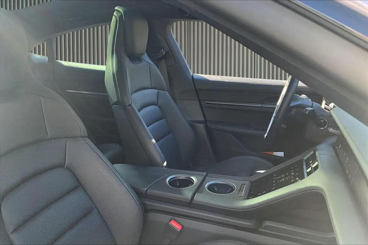 Porsche Taycan - Image 21