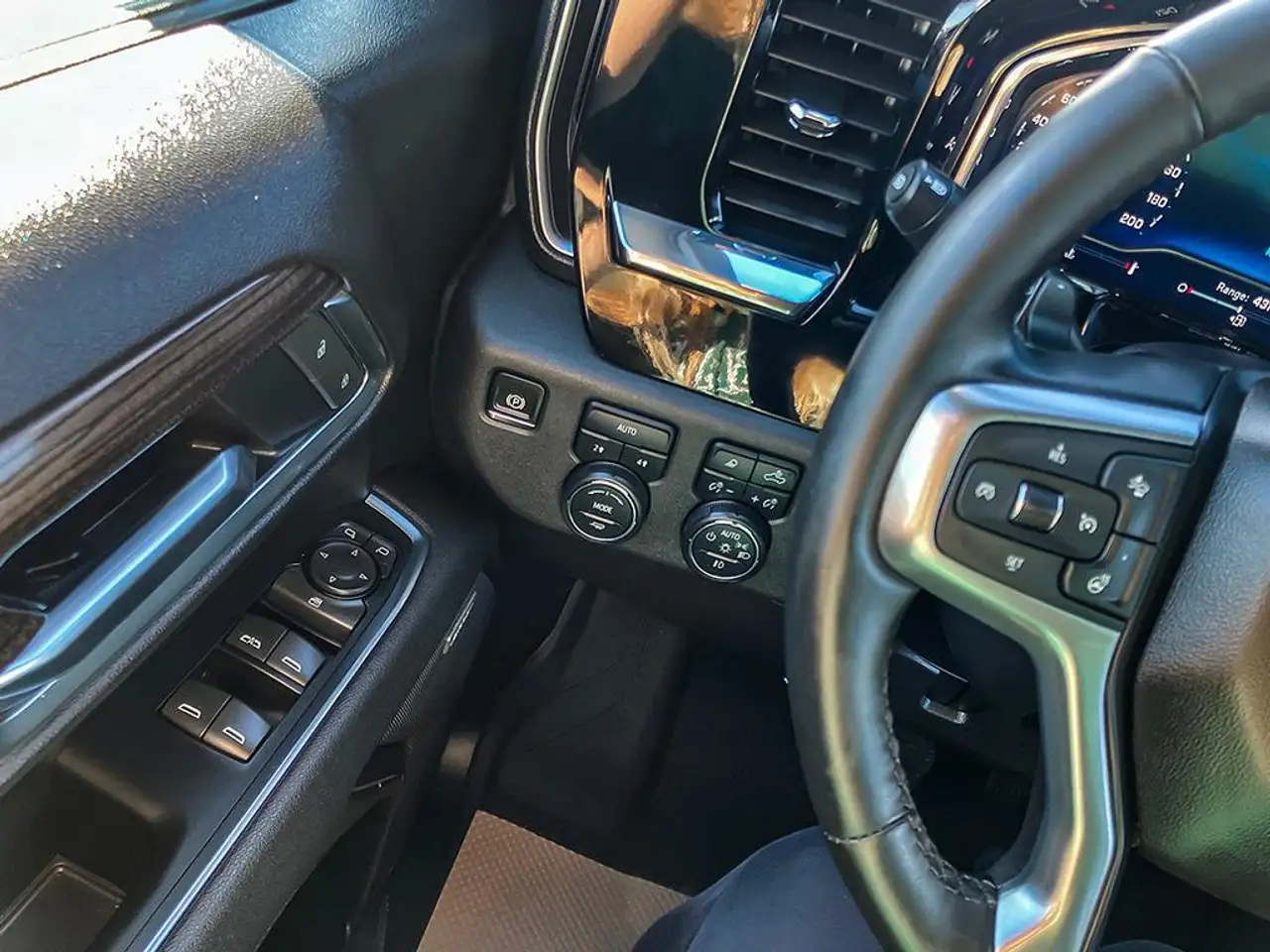 Chevrolet Silverado 1500 - Image 22