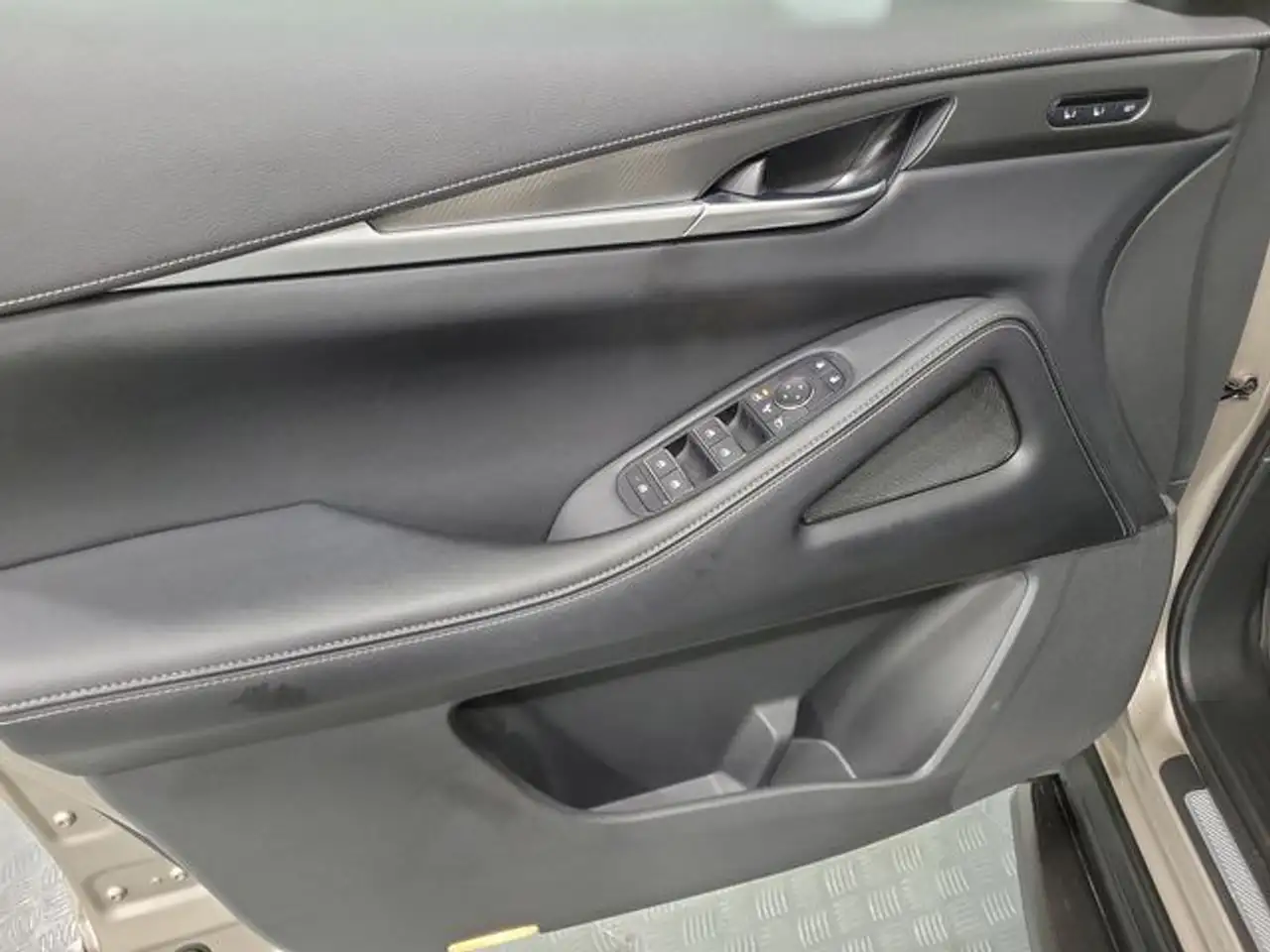 Infiniti QX60 - Image 29
