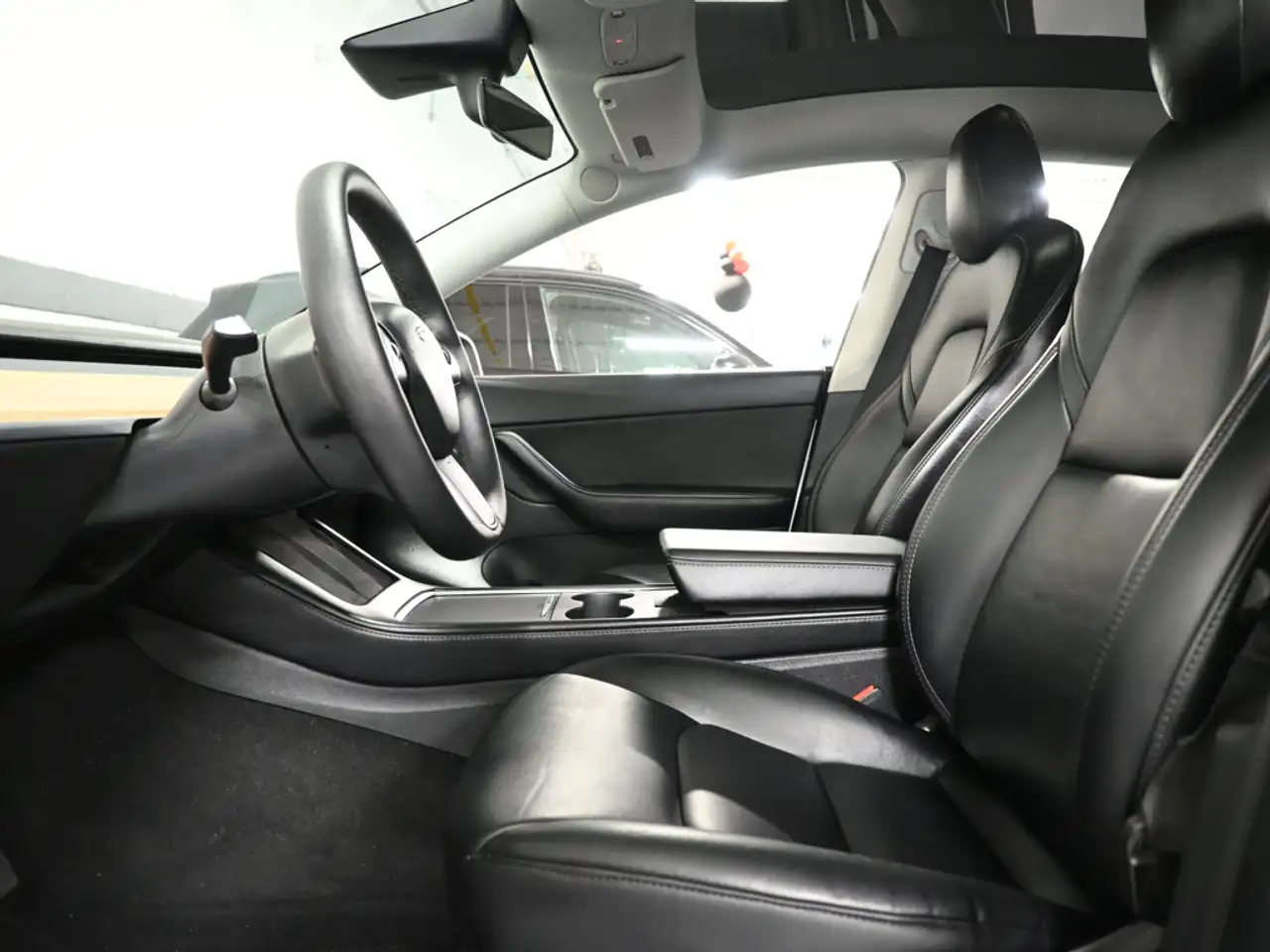 Tesla Model Y - Image 25