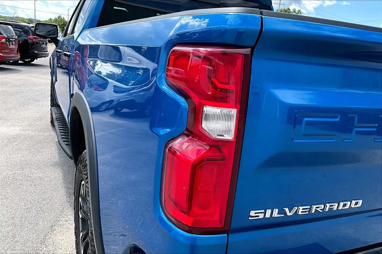 Chevrolet Silverado 1500 - Image 9