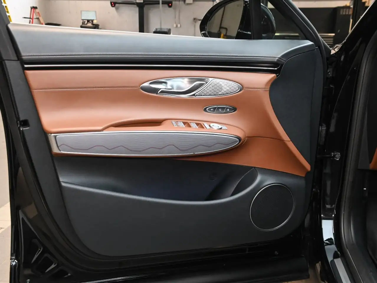 Genesis GV70 - Image 6