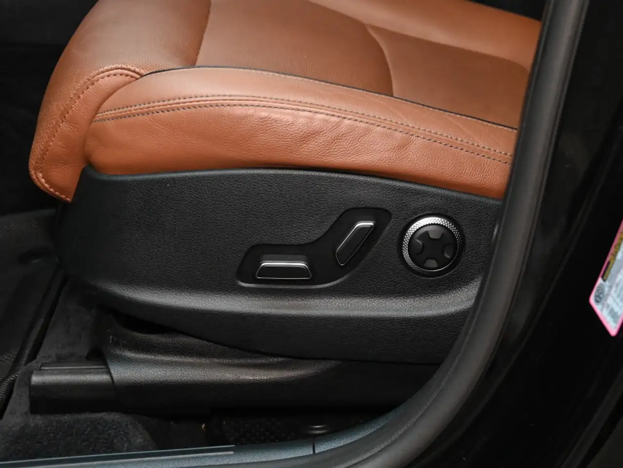 Genesis GV70 - Image 11