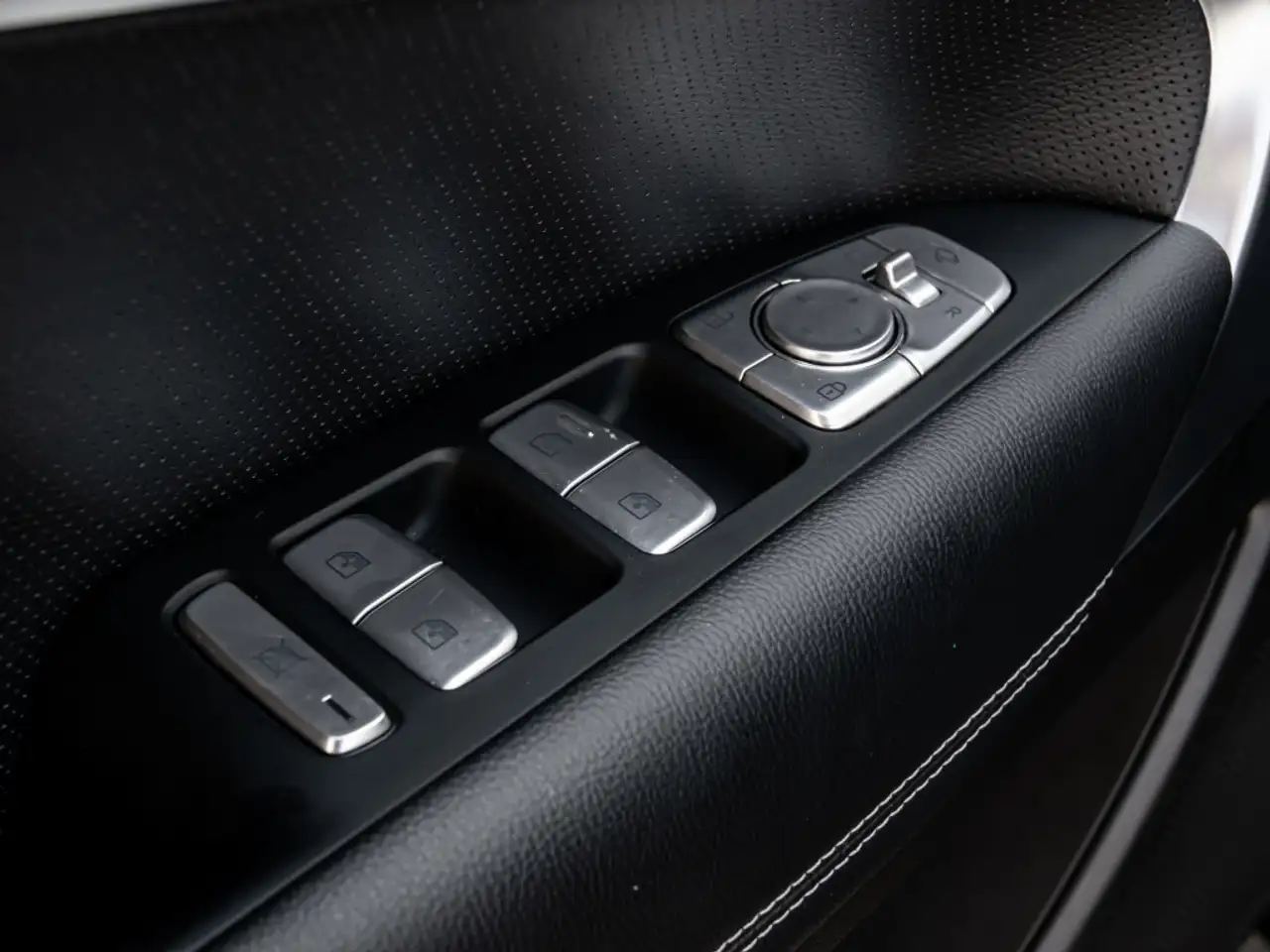 Genesis G70 - Image 12