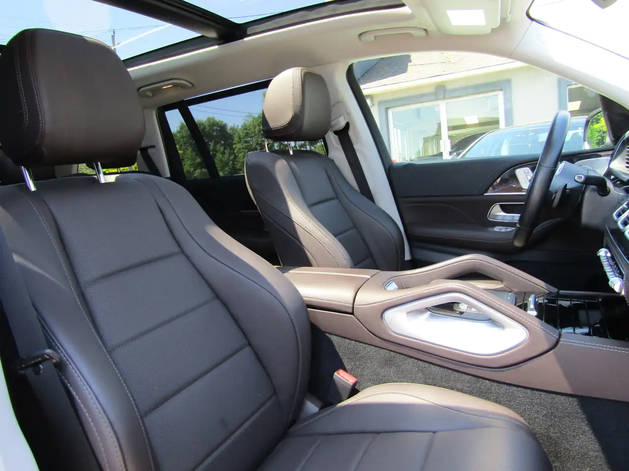 Mercedes-Benz GLS - Image 25