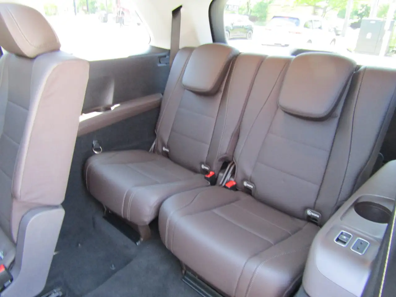 Mercedes-Benz GLS - Image 17
