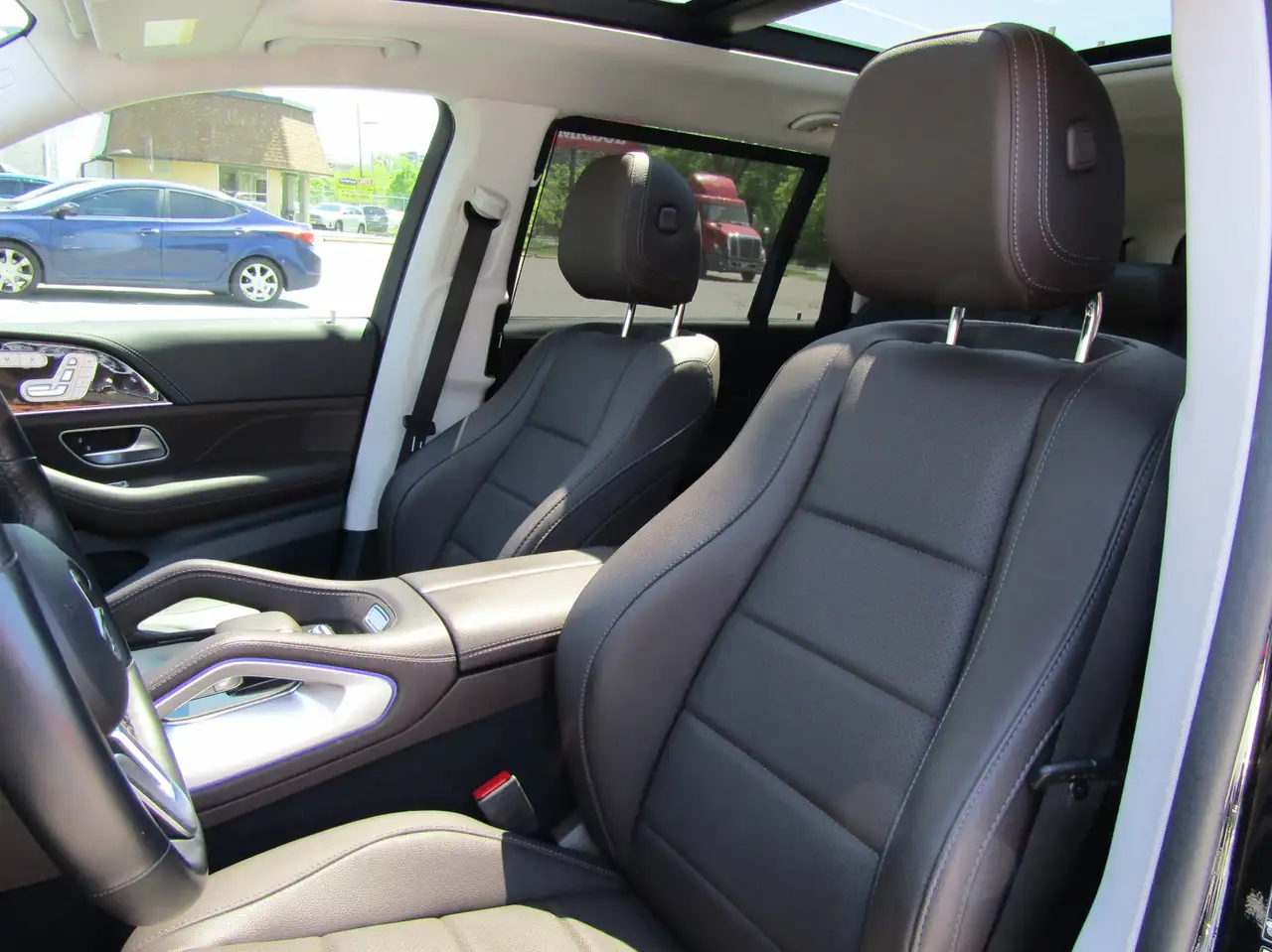 Mercedes-Benz GLS - Image 12