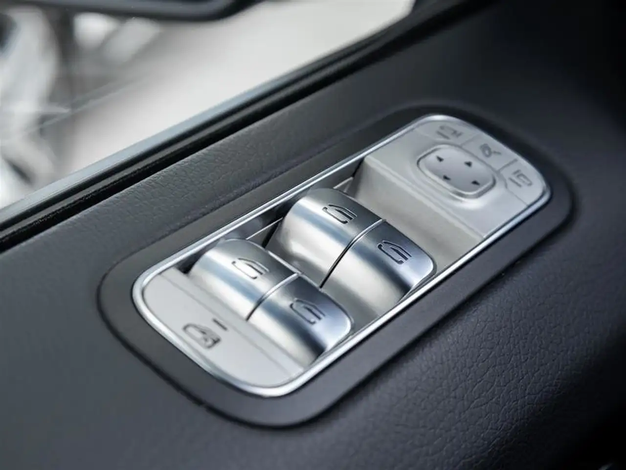 Mercedes-Benz G-Class - Image 30
