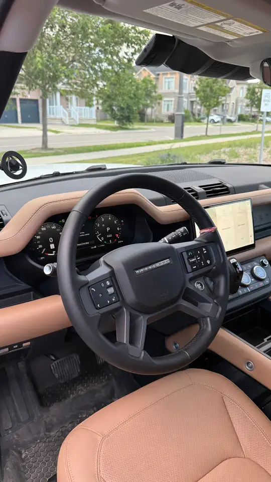 Land Rover Defender - Image 10
