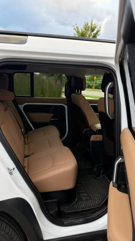 Land Rover Defender - Image 7