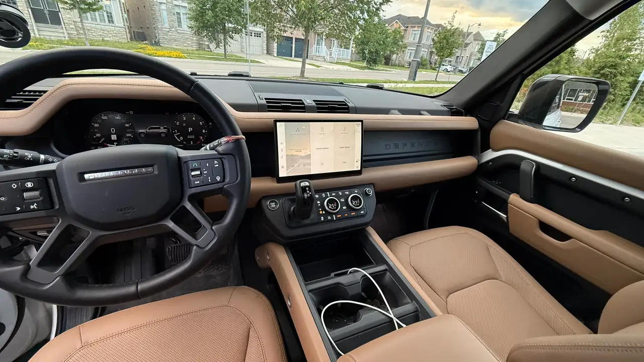 Land Rover Defender - Image 12