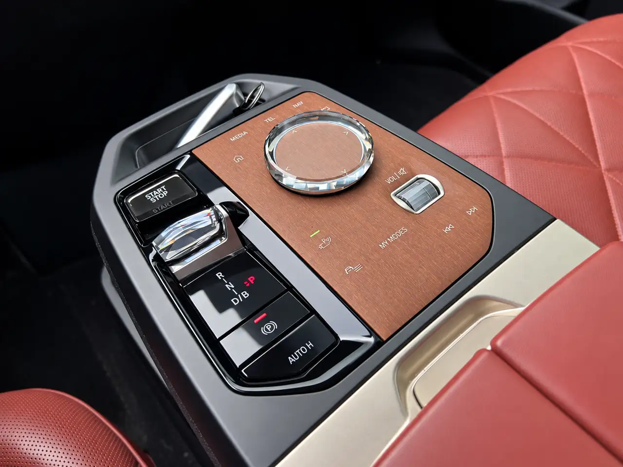 BMW iX - Image 18