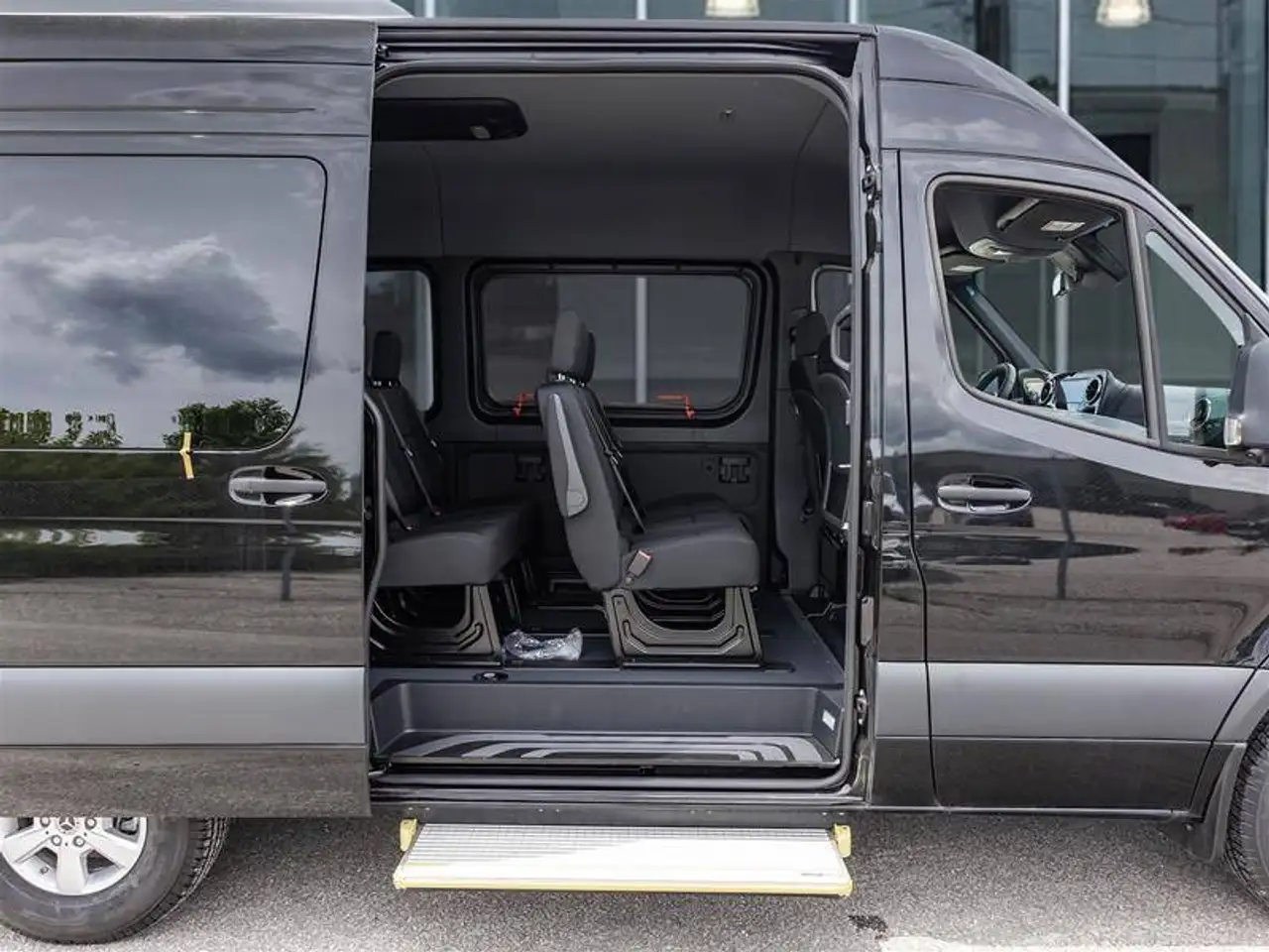 Mercedes-Benz Sprinter - Image 24