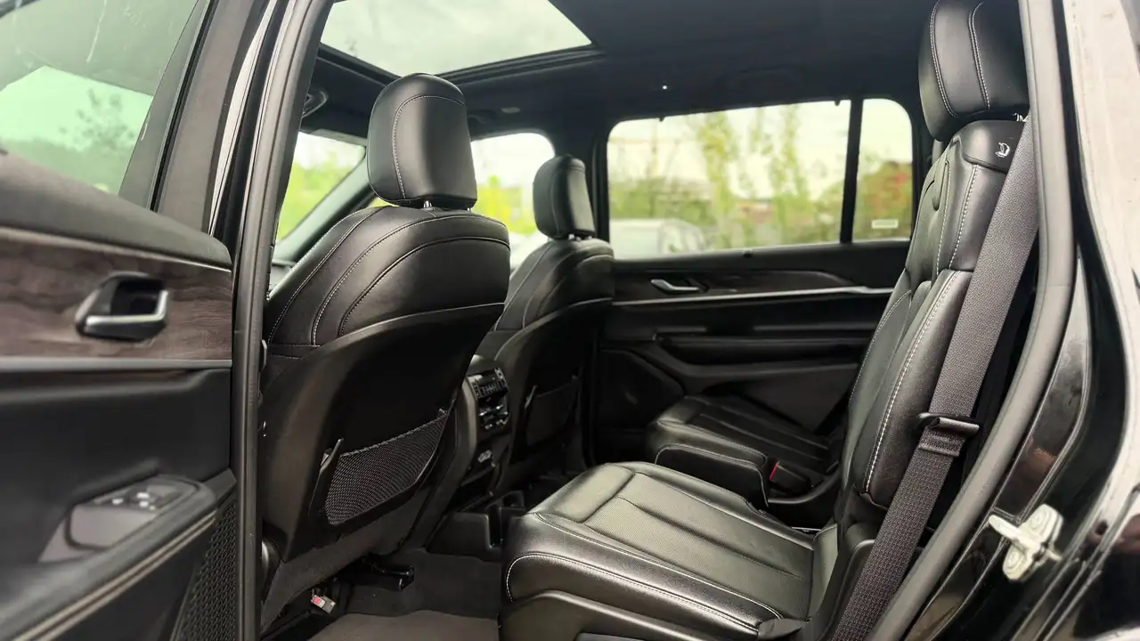 Jeep Grand Cherokee - Image 17